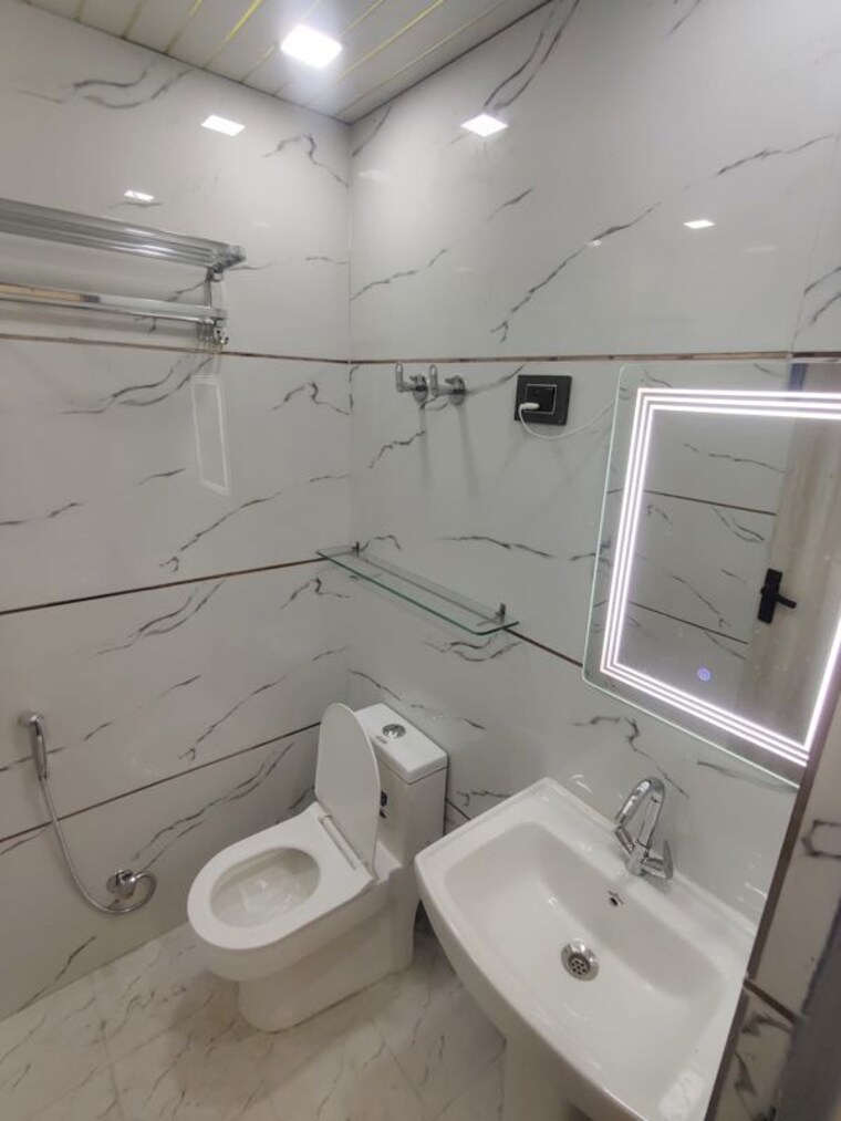Bathroom, kanha-apartments-indirapuram 2 Bedroom 950 Sq.Ft. Builder Floor In Shakti Khand 2 Ghaziabad 10541878