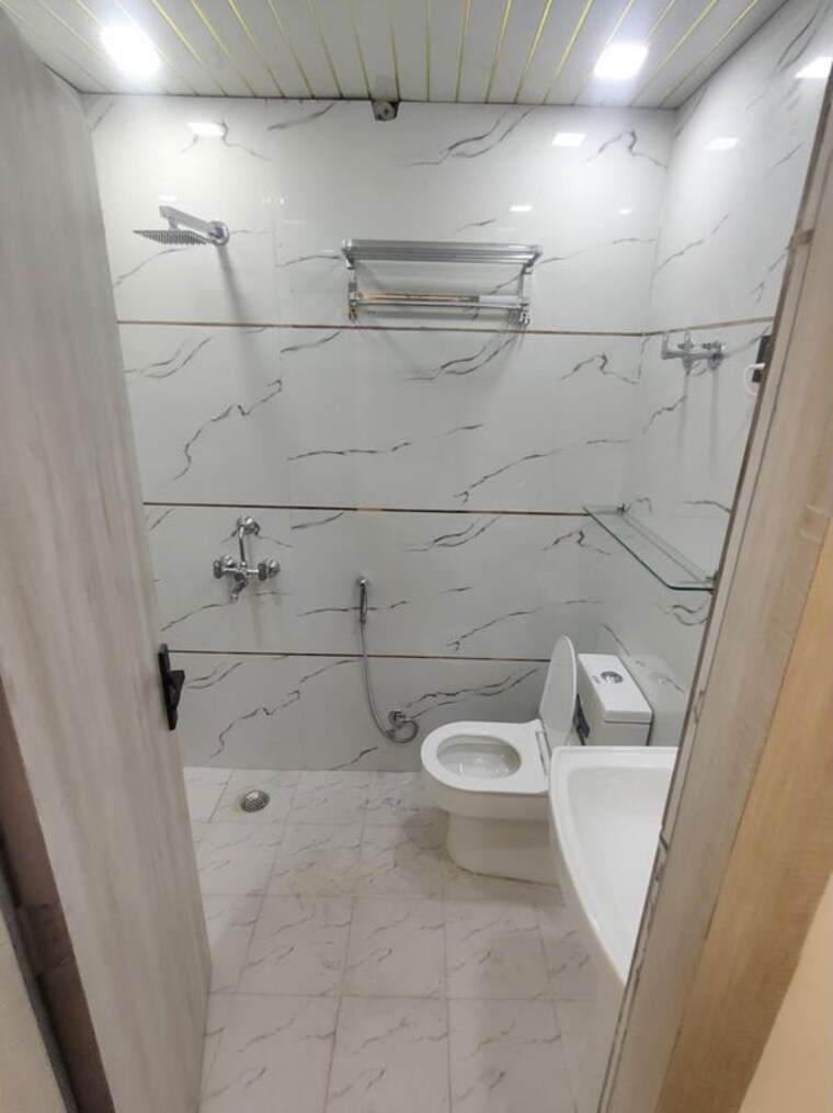 Bathroom, kanha-apartments-indirapuram 2 Bedroom 950 Sq.Ft. Builder Floor In Shakti Khand 2 Ghaziabad 10541878
