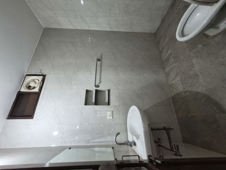 Bathroom, sector 45 3 Bedroom 2400 Sq.Ft. Builder Floor In Sector 45 Gurgaon 10541879