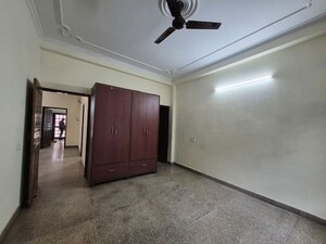 Room in 3 BHK Builder Floor at Sector 45 – for Rent