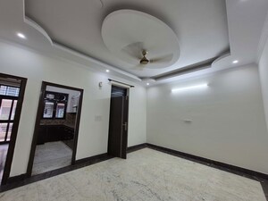 Room in 3 BHK Builder Floor at Sector 45 – for Rent
