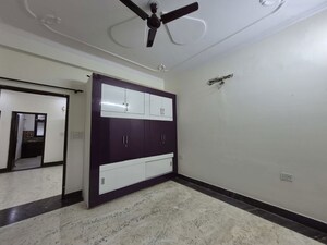 Room in 3 BHK Builder Floor at Sector 45 – for Rent