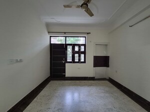 Room in 3 BHK Builder Floor at Sector 45 – for Rent