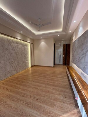 Room in 4 BHK Builder Floor at Dlf City Phase 3 – for Sale