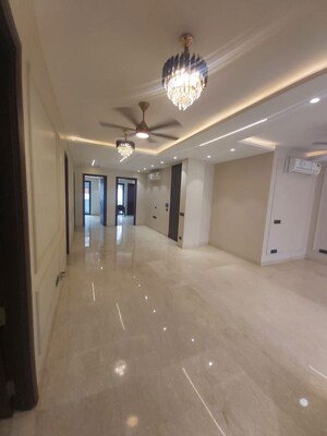 Room in 4 BHK Builder Floor at Dlf City Phase 3 – for Sale
