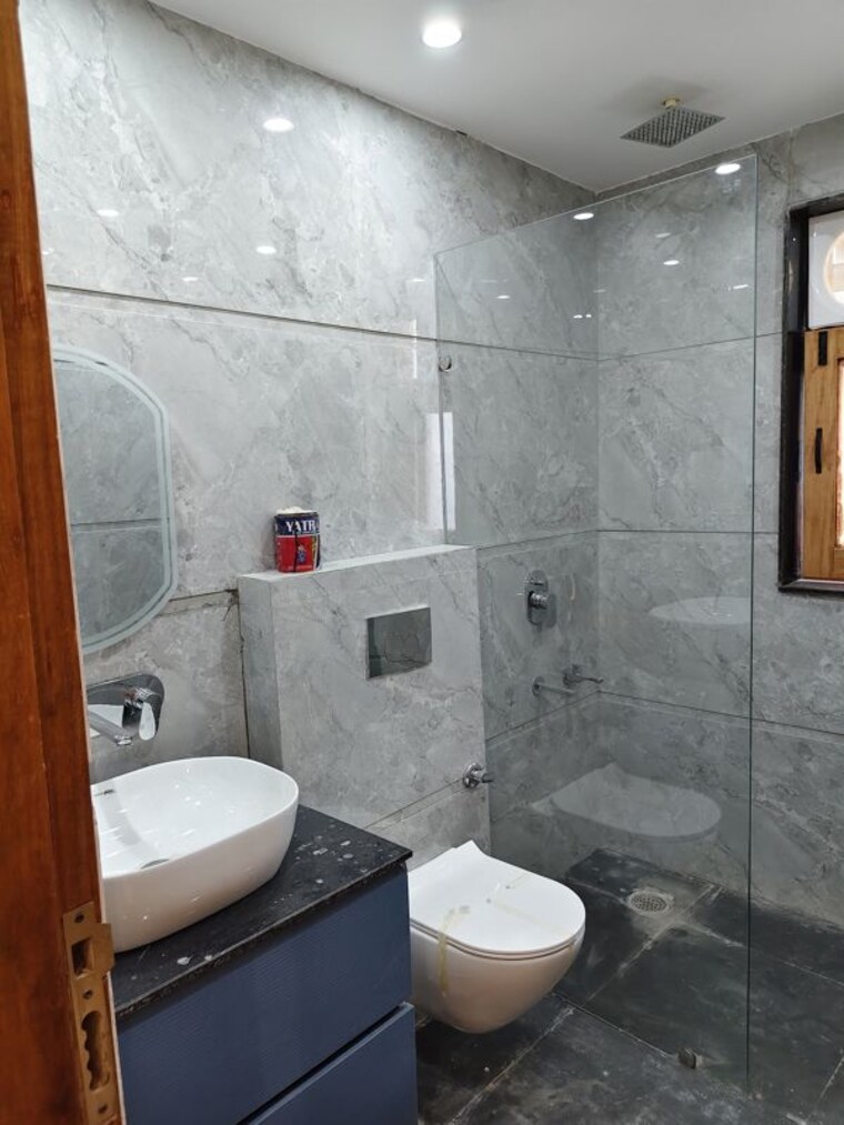 Bathroom, dlf city phase 3 4 Bedroom 316 Sq.Yd. Builder Floor In Dlf City Phase 3 Gurgaon 10541914