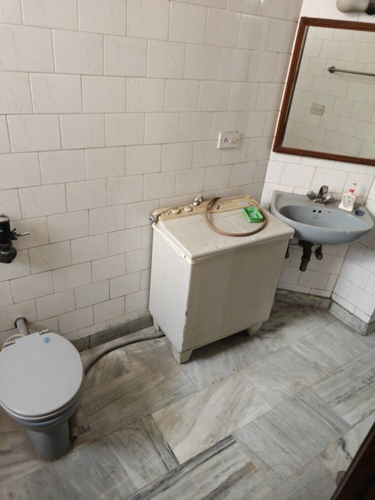 Bathroom, mahendru enclave 3 Bedroom 4800 Sq.Ft. Builder Floor In Mahendru Enclave Delhi 10541897