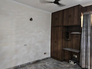 Room in 3 BHK Builder Floor at Mahendru Enclave – for Rent