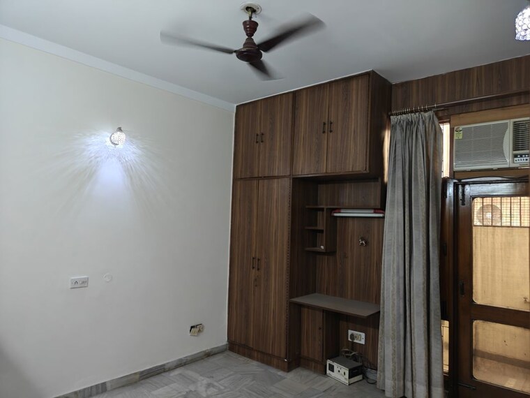 Room, mahendru enclave 3 Bedroom 4800 Sq.Ft. Builder Floor In Mahendru Enclave Delhi 10541897