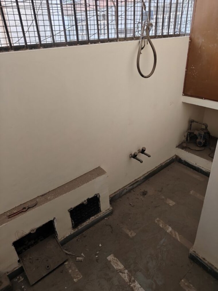 Bathroom, mahendru enclave 3 Bedroom 4800 Sq.Ft. Builder Floor In Mahendru Enclave Delhi 10541897