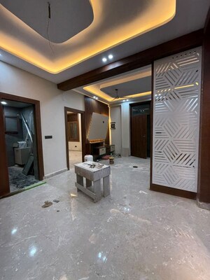 Parking in 2 BHK Builder Floor at Indrapuram – for Rent