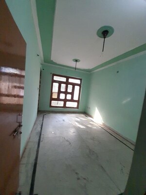 Room in 4 BHK Independent House at Faizabad Road – for Rent