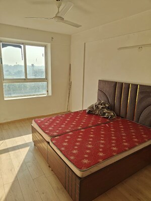 Room in 3 BHK Apartment at Vip Road – for Rent