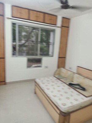 Room in 2 BHK Apartment at Amanora Gold Towers, Hadapsar – for Rent