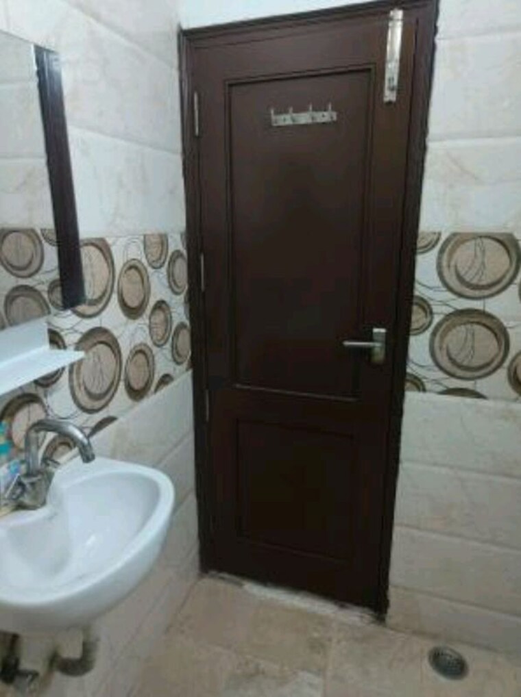 Bathroom, rwa-apartments-sector-19 1 RK 400 Sq.Ft. Builder Floor In Sector 19 Noida 10541970