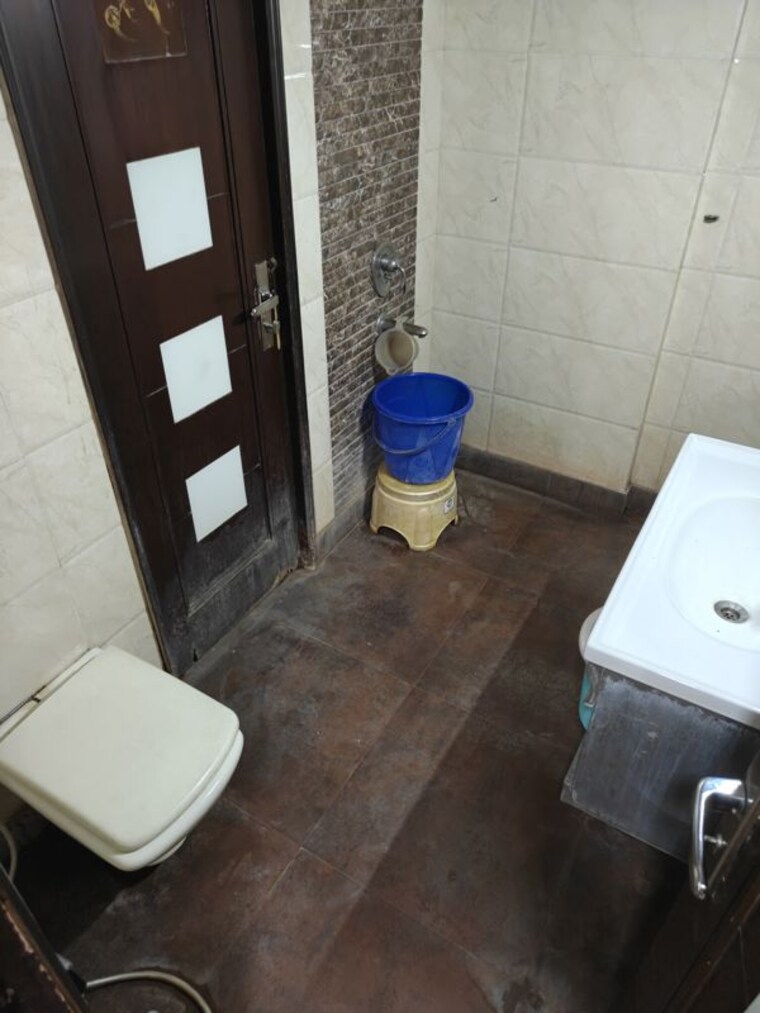 Bathroom, ashok vihar 3 Bedroom 1800 Sq.Ft. Builder Floor In Ashok Vihar Delhi 10541948
