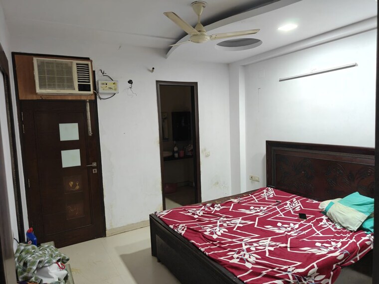 Bedroom, ashok vihar 3 Bedroom 1800 Sq.Ft. Builder Floor In Ashok Vihar Delhi 10541948