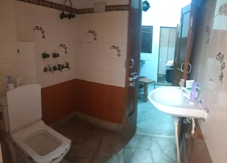 Bathroom, sector 12 1 Bedroom 540 Sq.Ft. Independent House In Sector 12 Noida 10542003