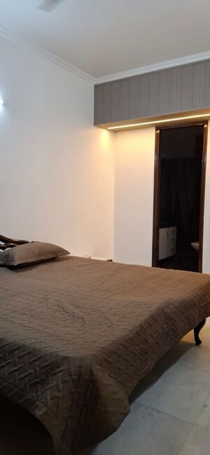 Room in 3 BHK Builder Floor at Greater Kailash Part 3 – for Rent