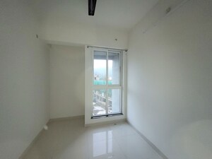 Room in 1.5 BHK Apartment at Godrej Emerald, Ghodbunder Road – for Rent