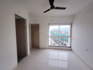 Room in 1.5 BHK Apartment at Godrej Emerald, Ghodbunder Road – for Rent