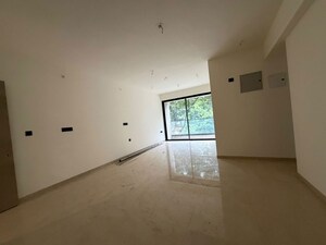Room in 3 BHK Apartment at Santacruz West – for Rent