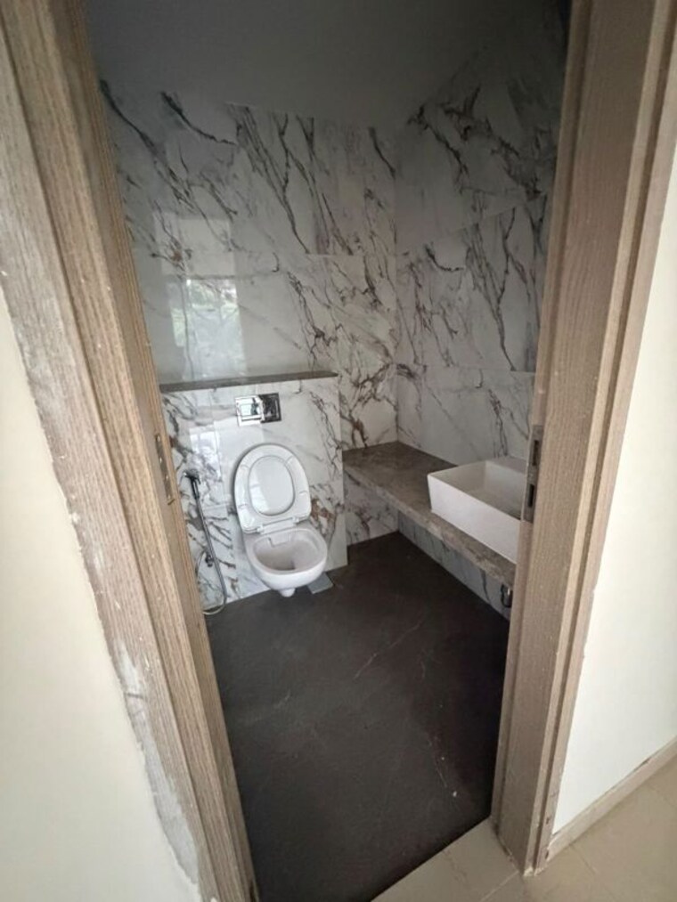 Bathroom, santacruz west 3 Bedroom 1100 Sq.Ft. Apartment In Santacruz West Mumbai 10541390