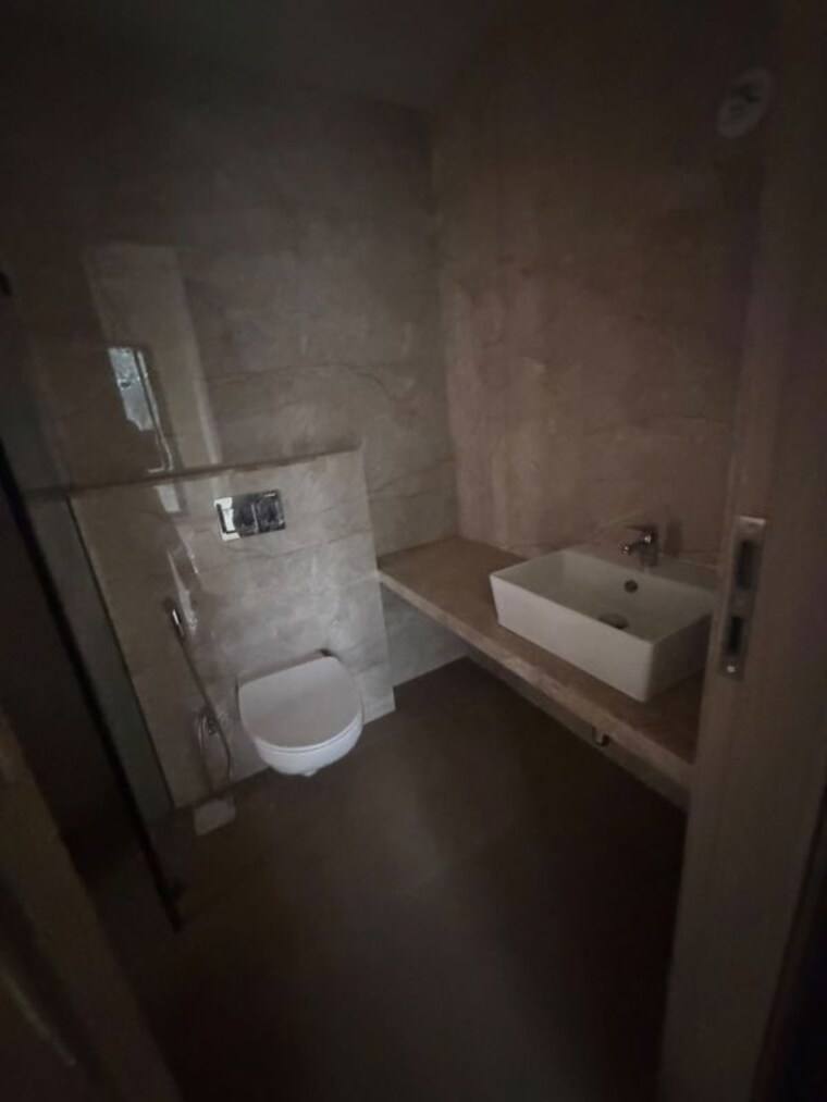 Bathroom, santacruz west 3 Bedroom 1100 Sq.Ft. Apartment In Santacruz West Mumbai 10541390