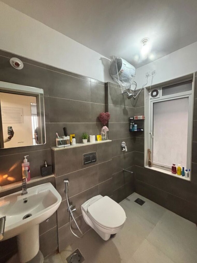 Bathroom, khar west 2 Bedroom 621 Sq.Ft. Apartment In Khar West Mumbai 10541537