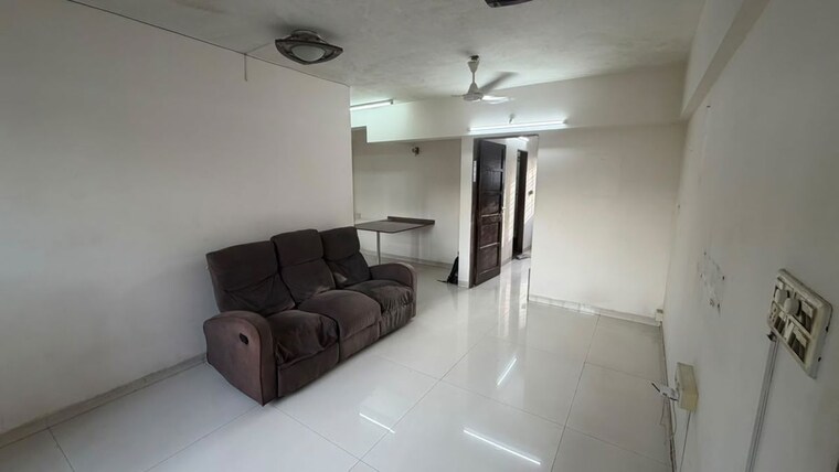 Living Room, bandra west 3 Bedroom 825 Sq.Ft. Apartment In Bandra West Mumbai 10541694