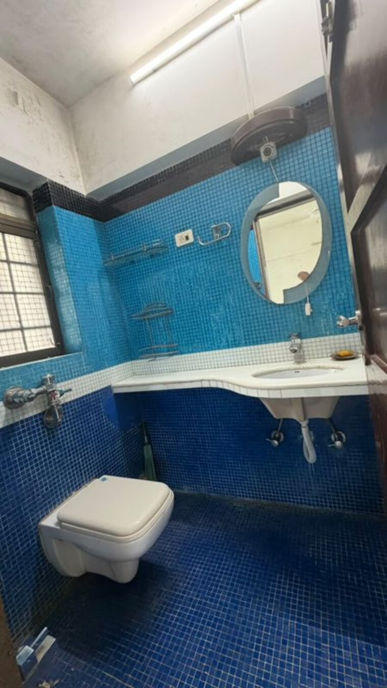 Attached Bathroom, bandra west 3 Bedroom 825 Sq.Ft. Apartment In Bandra West Mumbai 10541694