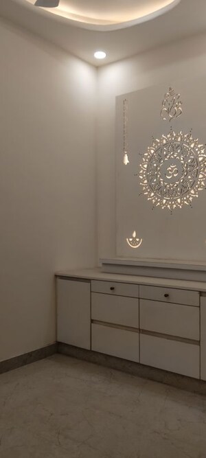 Furnished Amenities in 4 BHK Builder Floor at Sector 85 – for Sale