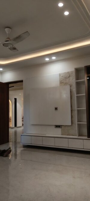Room in 4 BHK Builder Floor at Sector 85 – for Sale