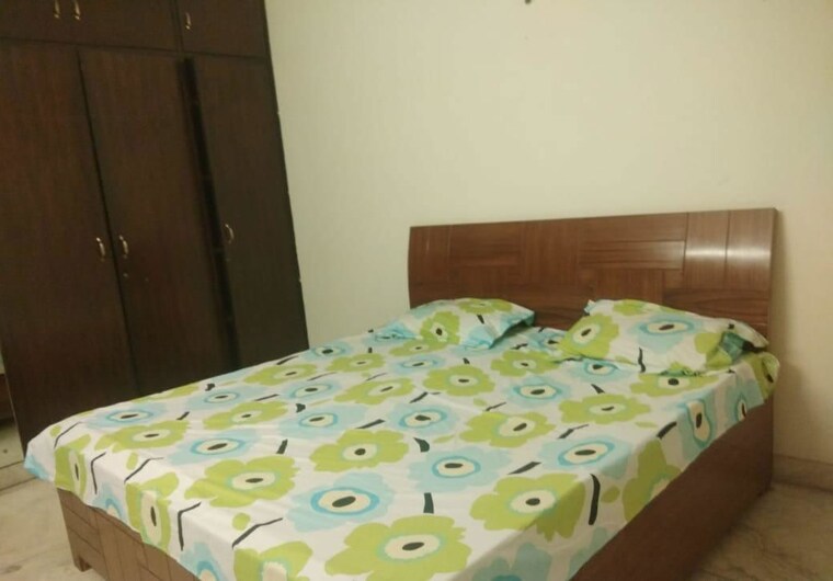 Bedroom, greater kailash i 3 Bedroom 1800 Sq.Ft. Builder Floor In Greater Kailash I Delhi 10542094