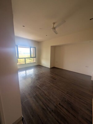 Room in 4 BHK Apartment at Kharadi – for Rent