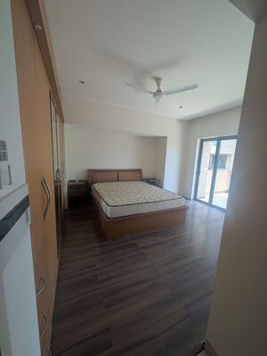 Room in 4 BHK Apartment at Kharadi – for Rent
