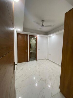 Room in 2 BHK Builder Floor at Saket – for Rent