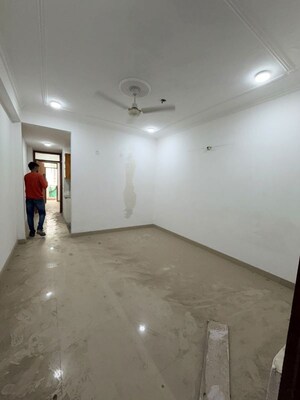 Room in 1 BHK Builder Floor at Saket – for Rent
