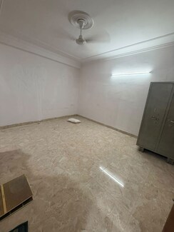 1 RkBuilder Floor For Rent in Saket