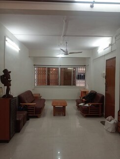 2 BHK + Prayer Room Apartment For Rent in Bandra West