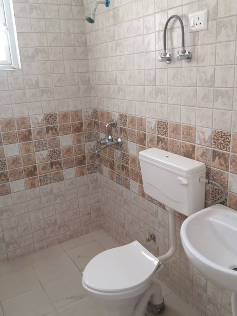 Bathroom, tulsiani-easy-in-homes 1 Bedroom 440 Sq.Ft. Apartment In Sohna Sector 35 Gurgaon 10542132