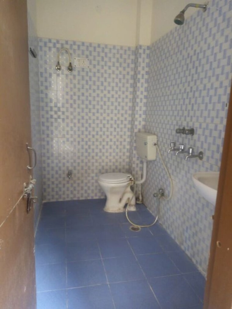 Bathroom, pi i and ii greater noida 1 Bedroom 40 Sq.Mt. Builder Floor In Pi I And Ii Greater Noida Greater Noida 10542170