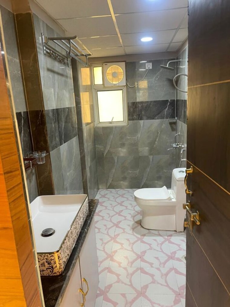 Bathroom, eureka-diya-green-city 3 Bedroom 1250 Sq.Ft. Apartment In Raj Nagar Extension Ghaziabad 10542159