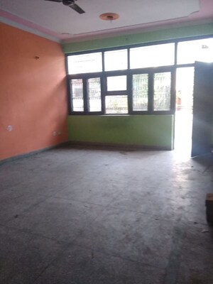 Room in 1 BHK Builder Floor at Pi I And Ii Greater Noida – for Rent