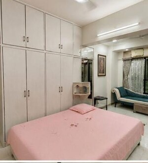 Bedroom in 2 BHK Apartment at Khar West – for Rent
