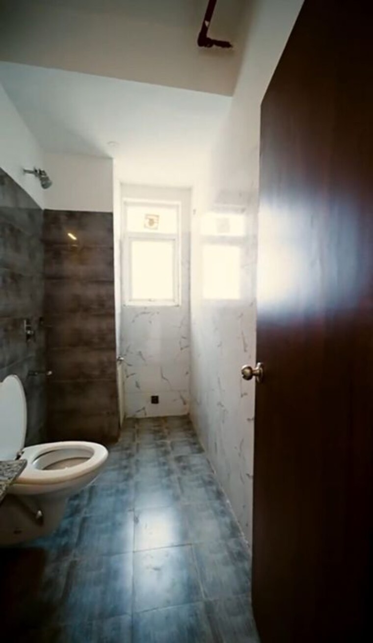 Bathroom, umang-winter-hills 3 Bedroom 1616 Sq.Ft. Apartment In Sector 77 Gurgaon 10542188