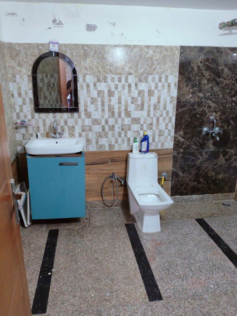 Bathroom, sector 5 2 Bedroom 1475 Sq.Ft. Independent House In Sector 5 Gurgaon 10542213