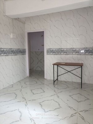 Room in 2 BHK Apartment at Santacruz West – for Rent