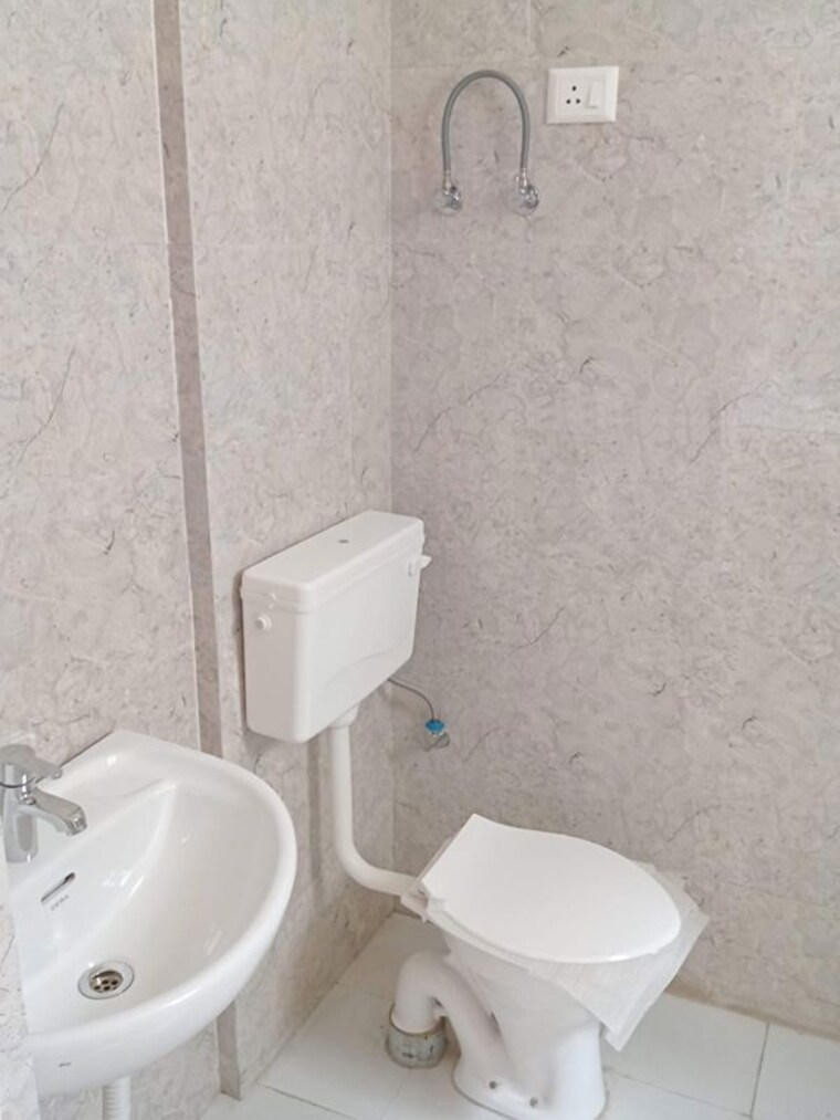 Bathroom, tulsiani-easy-in-homes 2 Bedroom 605 Sq.Ft. Apartment In Sohna Sector 35 Gurgaon 10542220