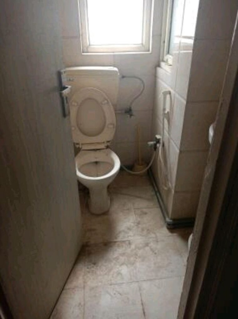 Bathroom, ocean-complex Commercial Office Space 42 Sq.Mt. In Sector 18 Noida 10542228